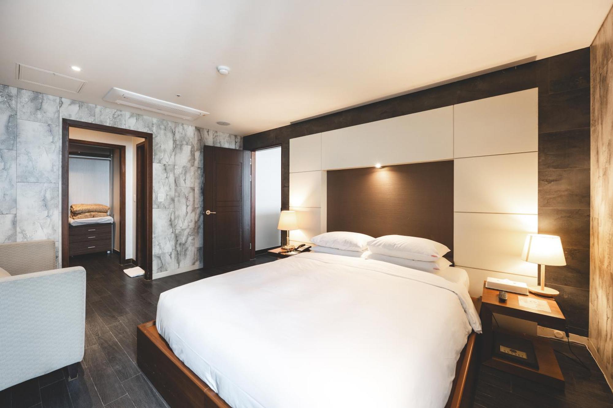 Sunset Hotel Busan Phòng bức ảnh